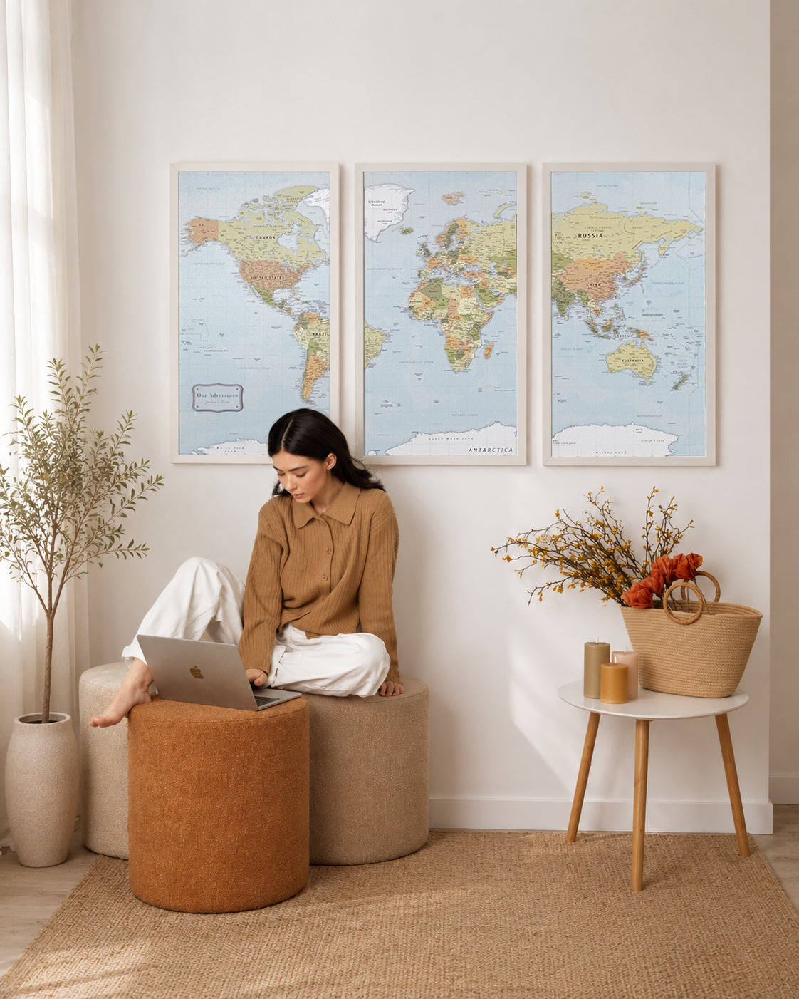 Pinnwand-Weltkarte mit Nadeln – XL-Kork-Triptychon-Wandkarte in Schwarz